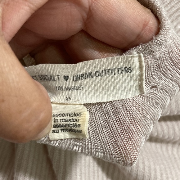 PROJECT SOCIAL Short Sleeve Tee Urban Outfitters Ribbed Keyhole Dusty Rose XS - Picture 11 of 13